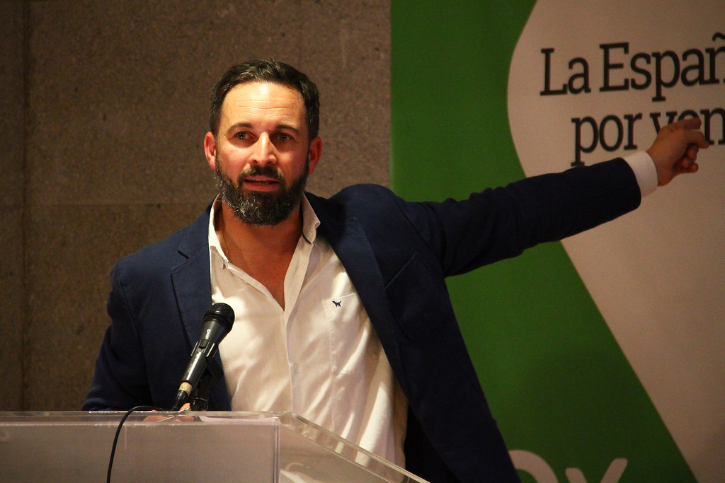VOX carga contra Sánchez por usurpar al Rey su tradicional protocolo
