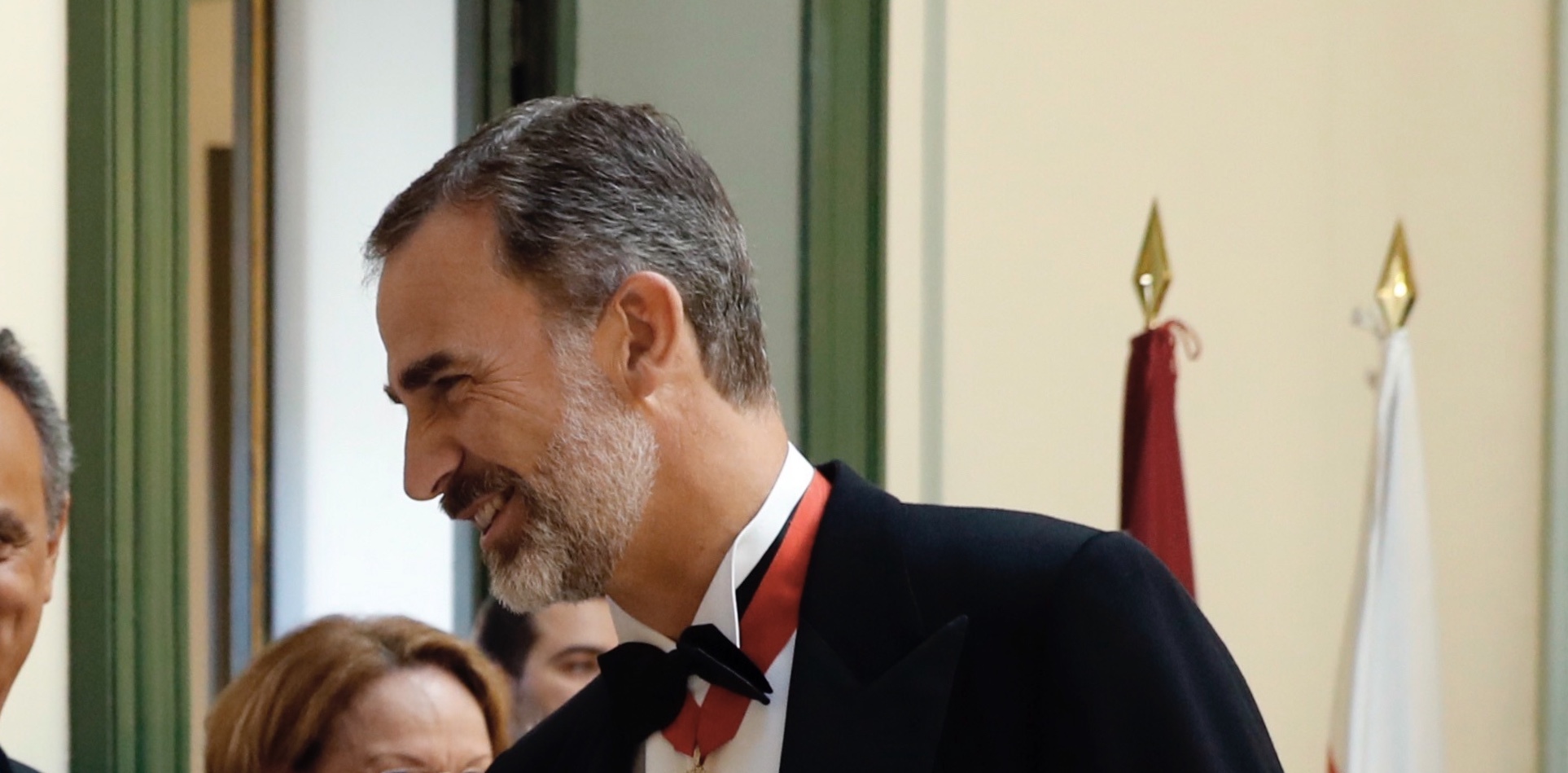 Vota aquí para que la foto de Felipe VI reine en todos los colegios