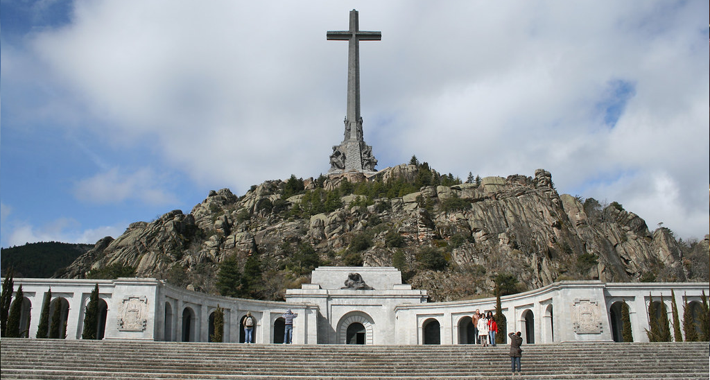 VOTA NO: A que Sánchez exhume a Franco de El Valle de los Caídos