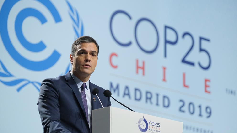 Sánchez va en coche eléctrico solamente a la Cumbre del Clima: Postureo