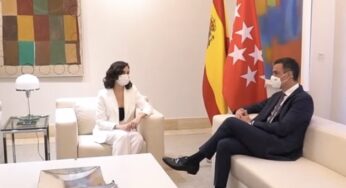 VÍDEO: Sánchez recibe a Ayuso en Moncloa con posturas de chulito